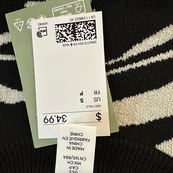Jacquared Knit H&M sweater in the colour zebra, new with tags, size small - Picture 4 of 4